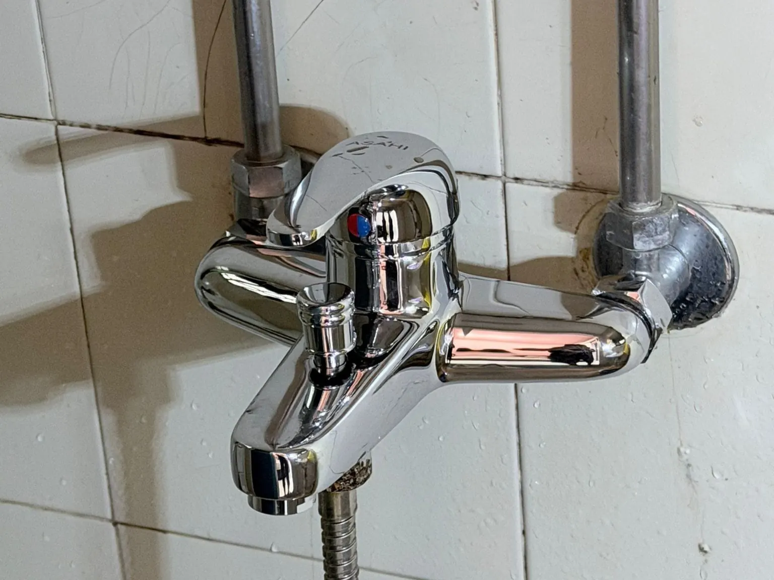 Bath mixer tap replacement