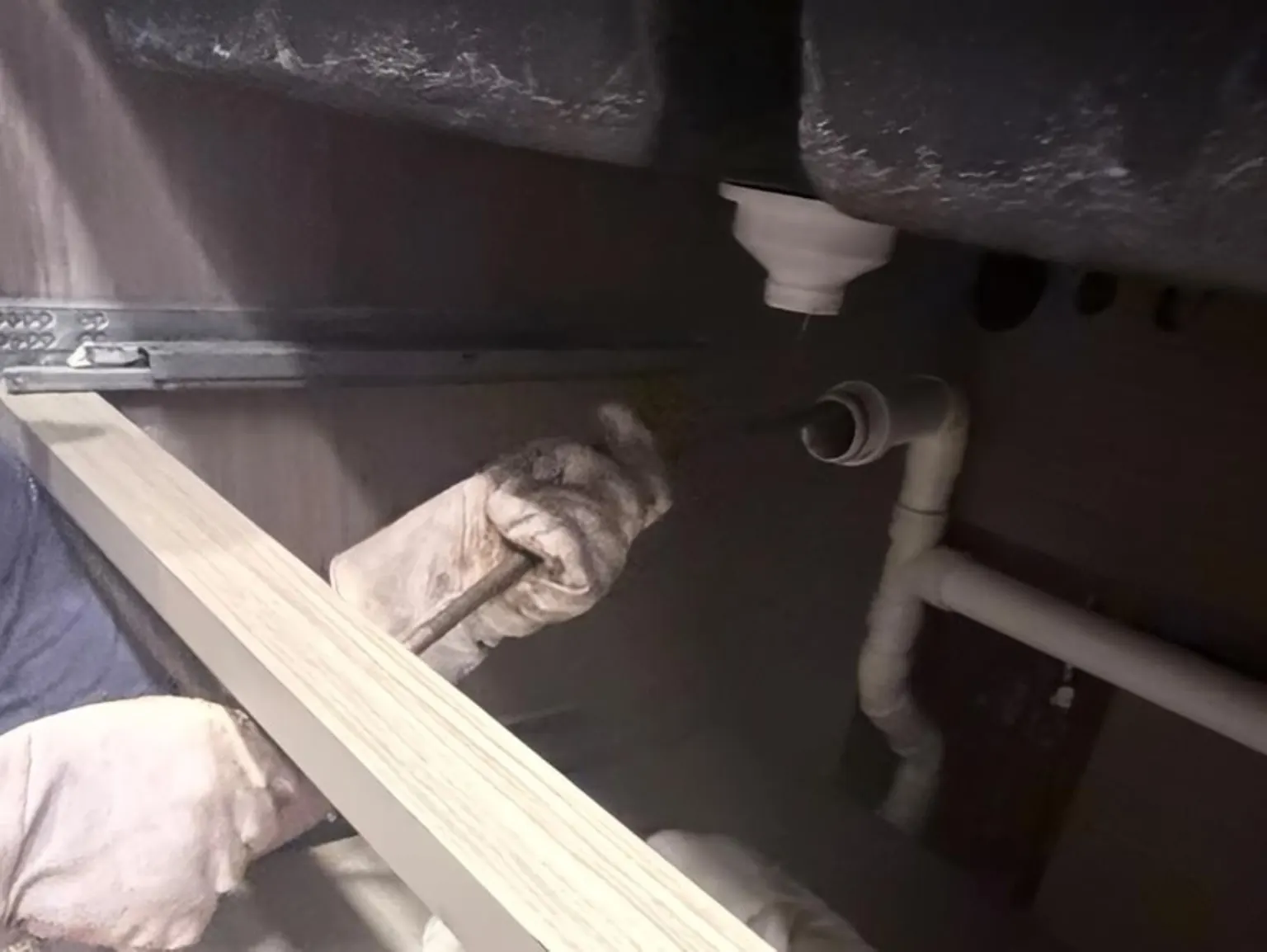 Kitchen sink drainage pipe choke clearing