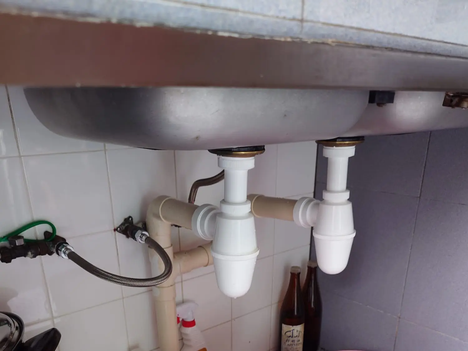 kitchen-sink-waste-plumbing-fittings-singapore.webp Kitchen sink waste and plumbing fittings in Singapore