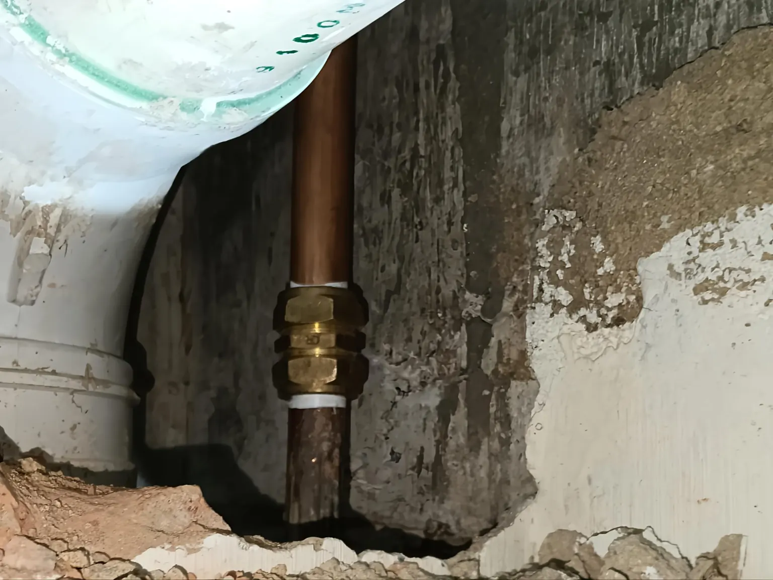 water-pipe-leak-repair-singapore Water pipe leak repair at a residential property in Singapore